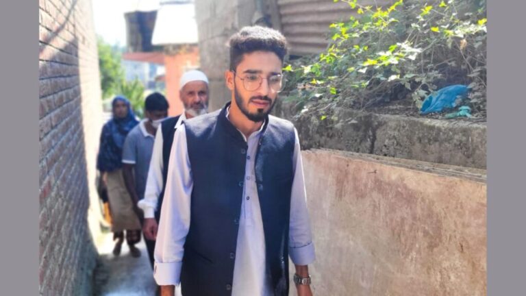Amir Rashid Wani : A Young Socialist Who Is Leading A Change In The Country