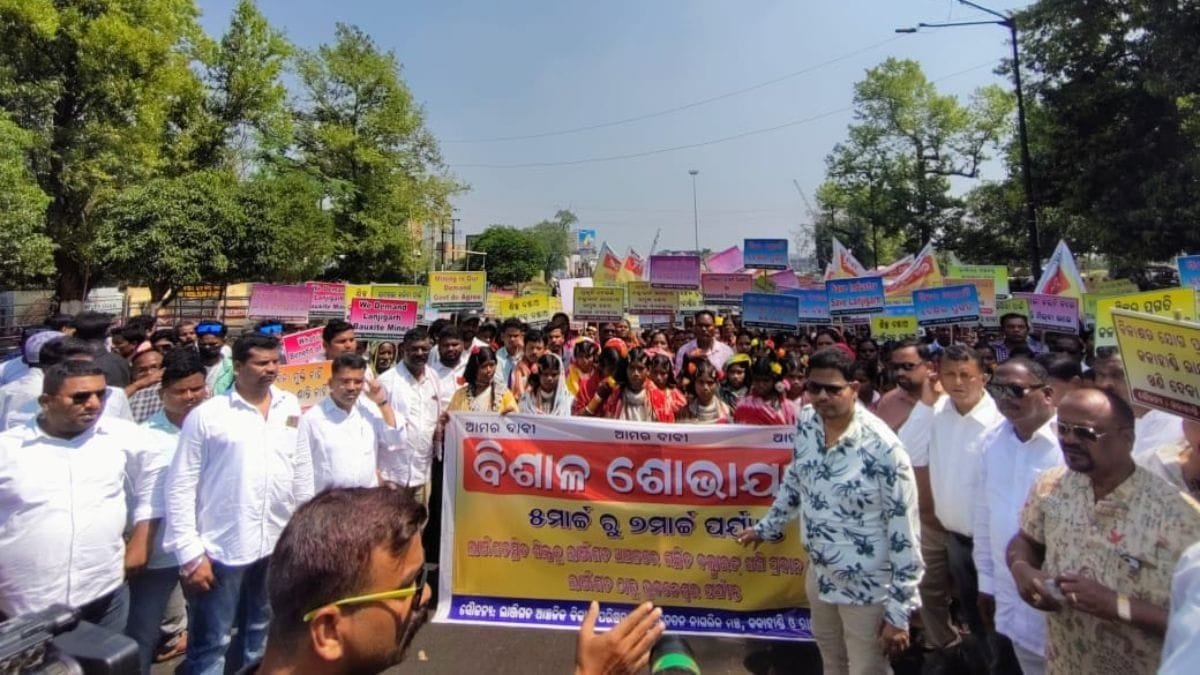 Kalahandi Tribals Urge CM to conduct Gram Sabha of Lanjigarh Bauxite Mines for development of the region