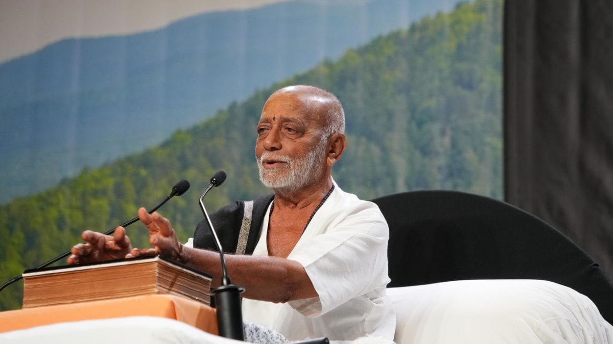 Morari Bapu Begins ‘Manas Margi’ Katha In US, Weaves Spiritual Values of Sanatan Dharma with Self Instrospection